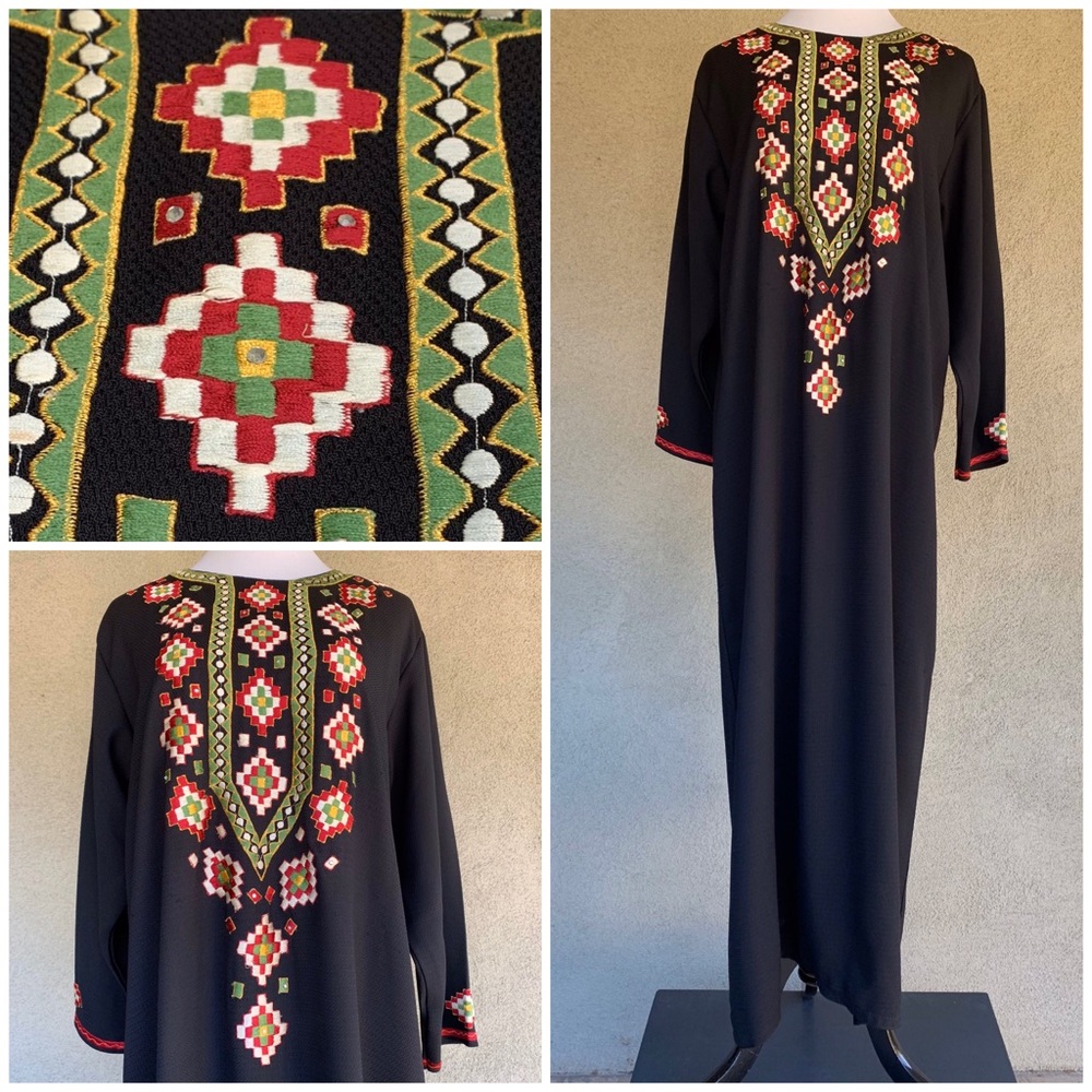 Vintage Caftan Abaya Black Embroidery size Large